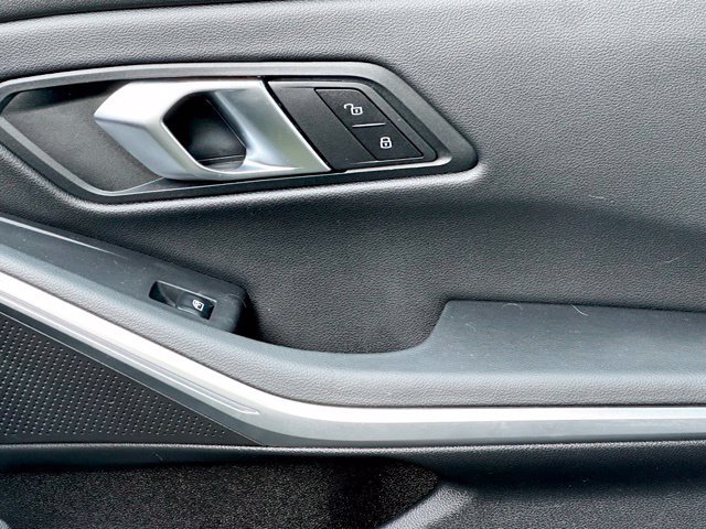 Used 2024 BMW 330i xDrive Sedan w/ Premium Package AWD/4WD image 31