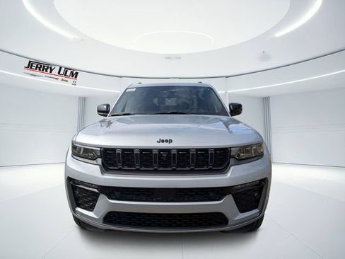 New 2026 Jeep Grand Cherokee L Limited AWD/4WD image 8