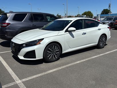 Used 2023 Nissan Altima 2.5 SV