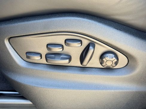 Used 2025 Porsche Cayenne GTS image 28