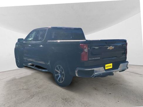 Used 2022 Chevrolet Silverado 1500 LTZ w/ LTZ Premium Package AWD/4WD image 3