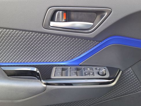 Used 2020 Toyota C-HR XLE image 17