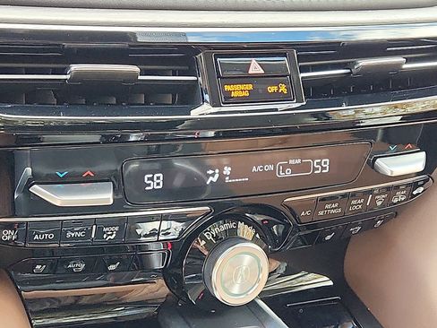 Used 2024 Acura MDX SH-AWD w/ Advance Package image 17