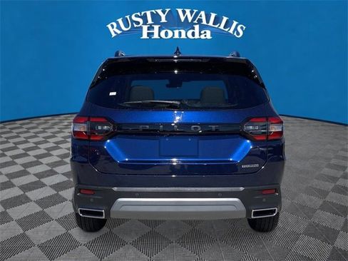 New 2025 Honda Pilot Touring image 3