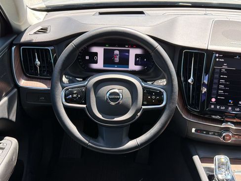 Used 2024 Volvo XC60 B5 Ultimate w/ Climate Package AWD/4WD image 11