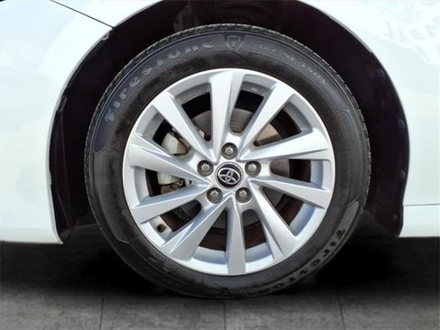 Used 2021 Toyota Camry LE image 9