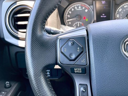 Used 2020 Toyota Tacoma TRD Off-Road w/ Technology Package AWD/4WD image 22