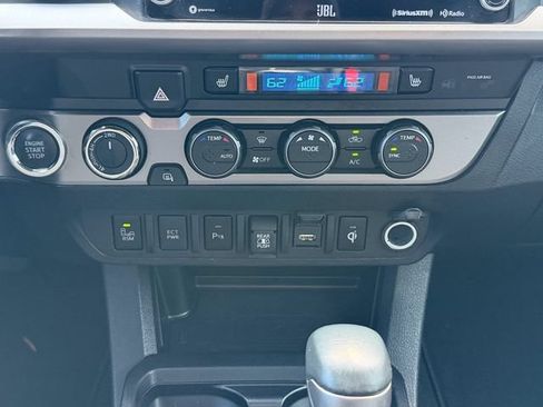 Used 2022 Toyota Tacoma Limited AWD/4WD image 18