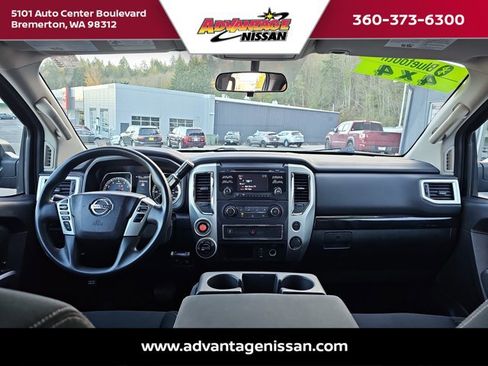 Used 2018 Nissan Titan SV image 19