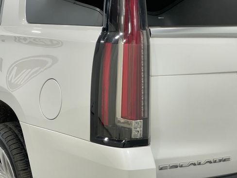 Used 2019 Cadillac Escalade Premium Luxury image 36