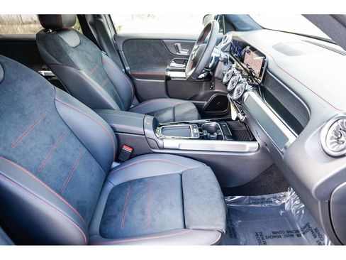 Used 2024 Mercedes-Benz EQB 300 4MATIC image 16