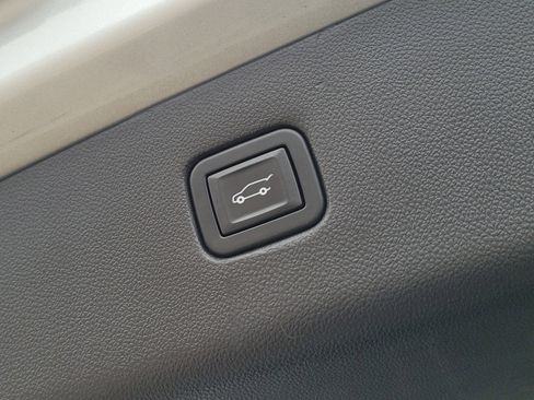 Used 2020 Chevrolet Blazer LT image 9