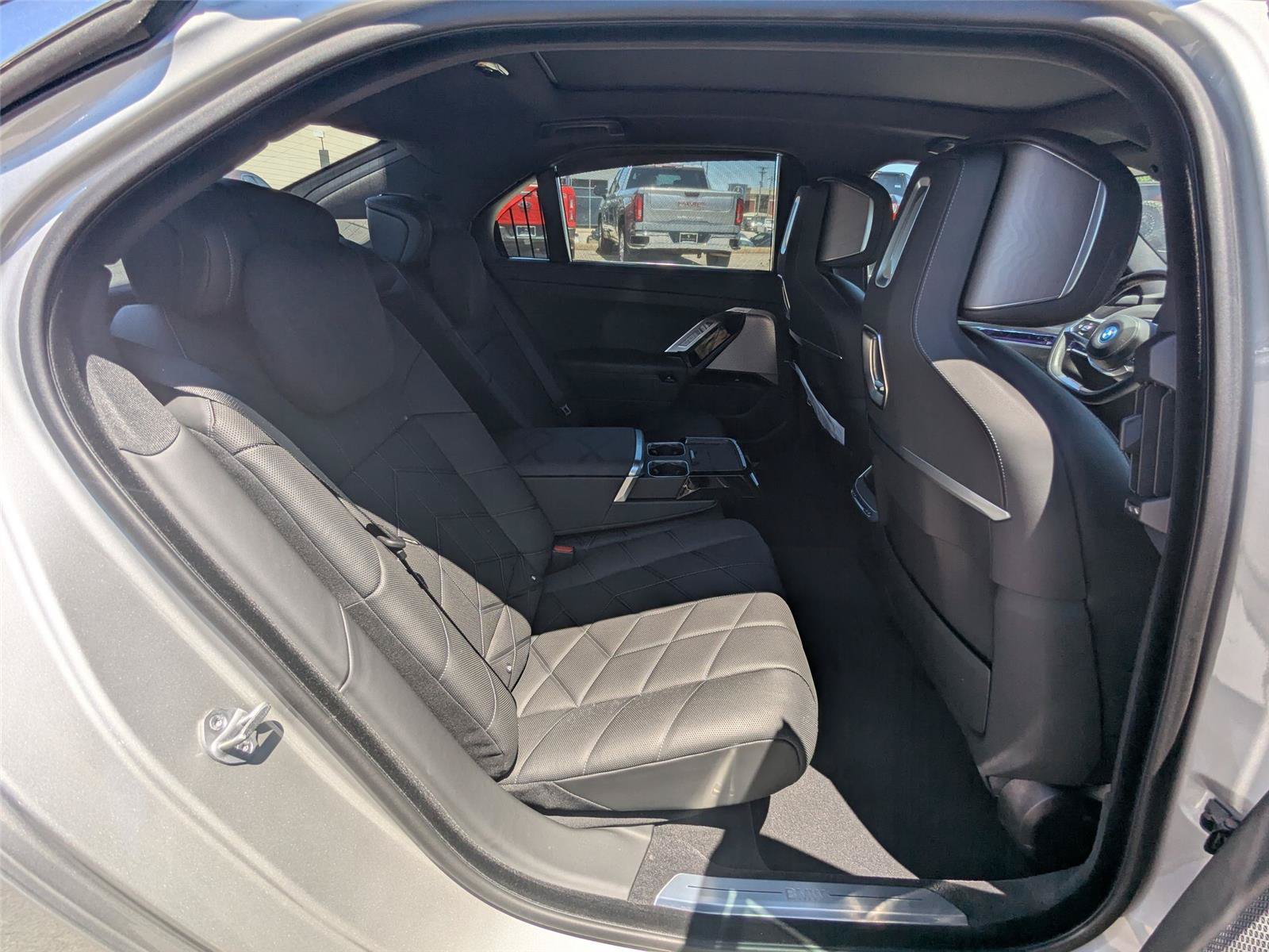 Used 2024 BMW i7 eDrive50 w/ Executive Package RWD image 33