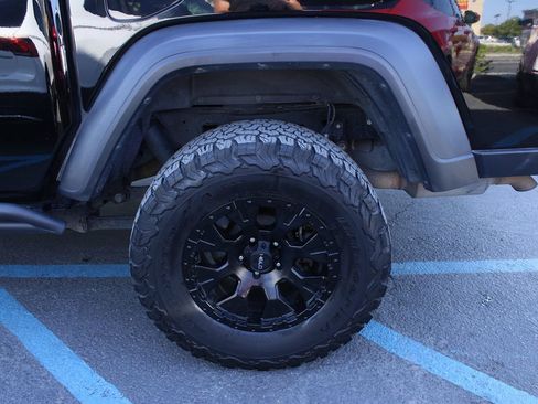 Used 2020 Jeep Gladiator Sport w/ Quick Order Package 23S AWD/4WD image 4