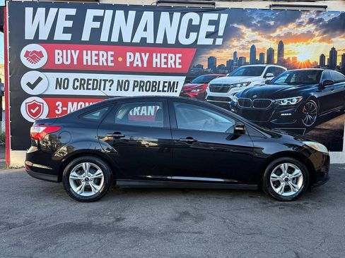 Used 2014 Ford Focus SE w/ SE Winter Package FWD image 10