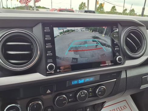 Used 2022 Toyota Tacoma TRD Off-Road AWD/4WD image 18