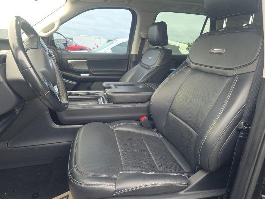 Used 2025 Ford Expedition Platinum w/ Driver's Package AWD/4WD image 8