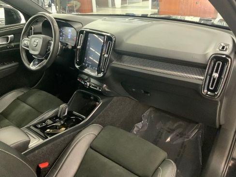 Used 2020 Volvo XC40 T5 R-Design image 9