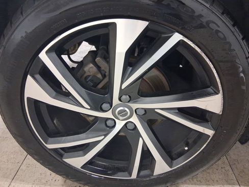 Used 2020 Volvo XC40 T5 R-Design w/ Protection Package Premier AWD/4WD image 13