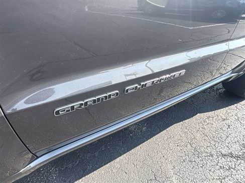 Used 2021 Jeep Grand Cherokee Overland AWD/4WD image 32