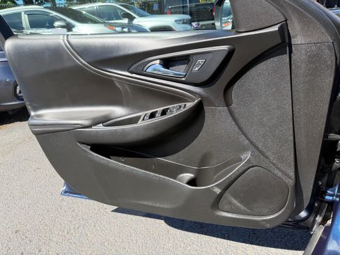 Used 2020 Chevrolet Malibu LT w/ Leather Package FWD image 14