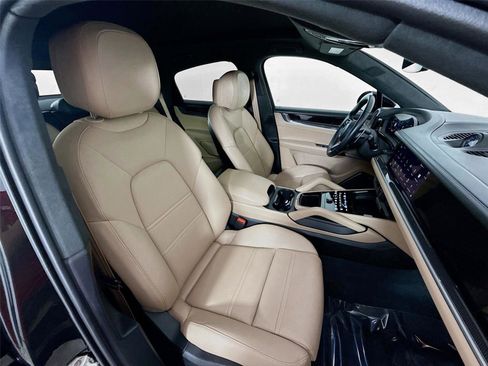 Used 2025 Porsche Cayenne Turbo image 30
