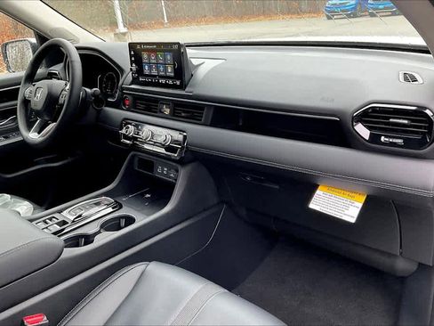 New 2025 Honda Pilot Touring image 10