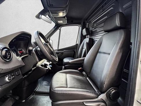 Used 2025 Mercedes-Benz Sprinter 2500 image 17