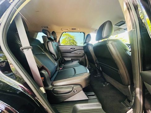 Used 2023 Nissan Pathfinder SL AWD/4WD image 11
