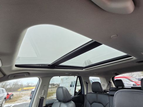 Used 2024 Honda Pilot Touring image 2