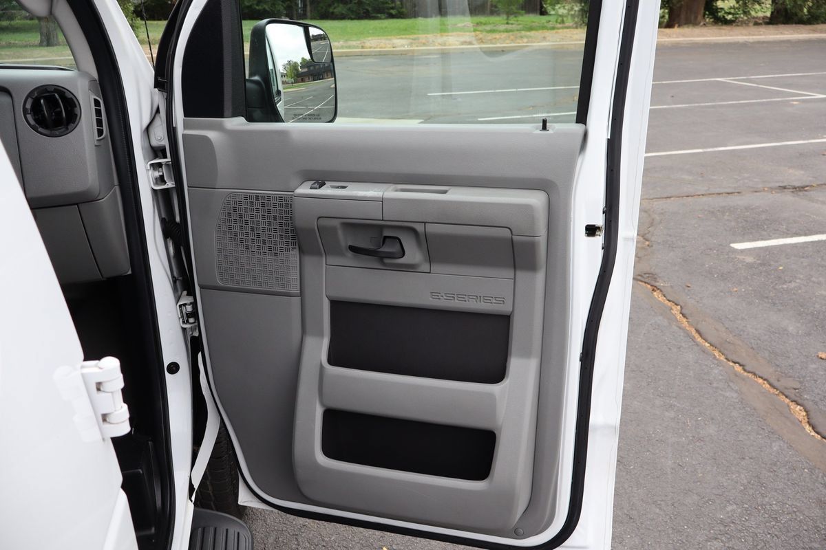 Used 2010 Ford E-350 and Econoline 350 XLT RWD image 27