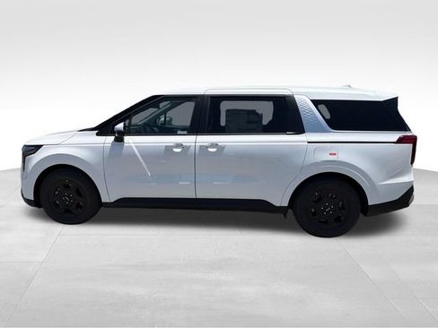New 2026 Kia Carnival FWD image 4