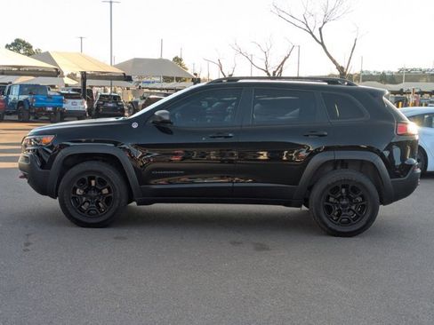 Used 2019 Jeep Cherokee Trailhawk image 8
