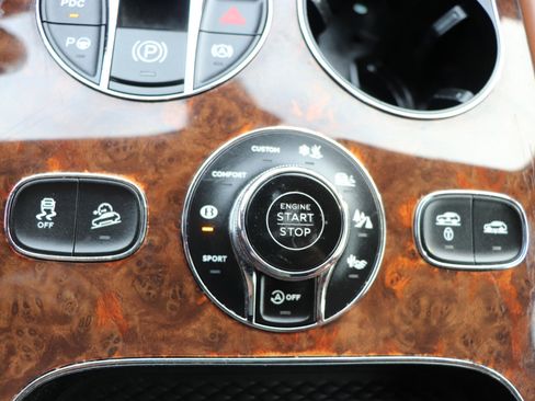 Used 2017 Bentley Bentayga image 52
