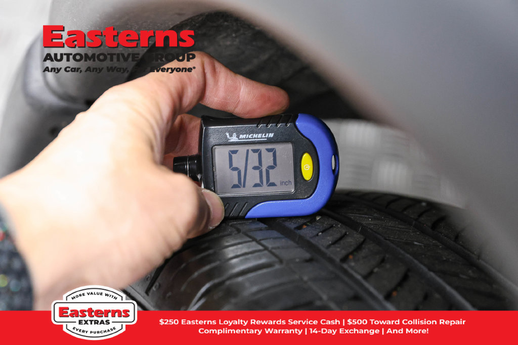Used 2023 Nissan Rogue S AWD/4WD image 31