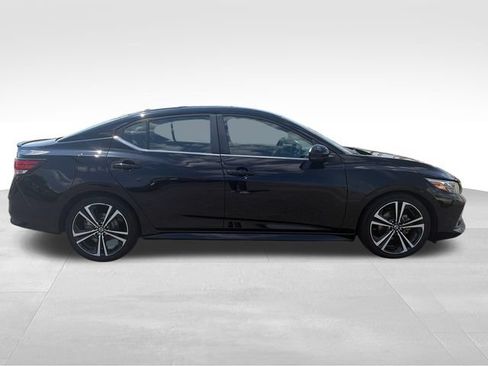 Used 2022 Nissan Sentra SR w/ Lighting Package FWD image 9