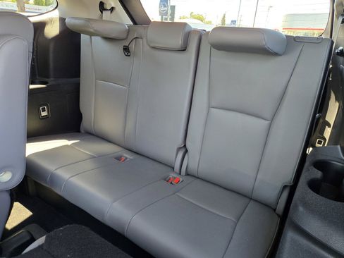 Used 2023 Toyota Highlander Platinum AWD/4WD image 12