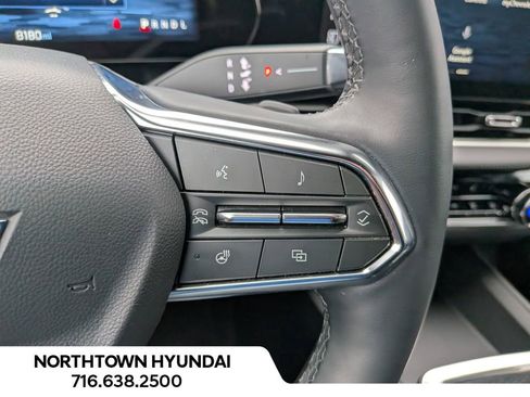 Used 2025 Chevrolet Equinox LT w/ Convenience Package II image 28