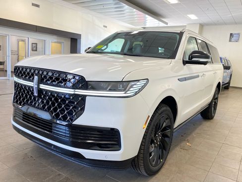 New 2026 Lincoln Navigator L Black Label AWD/4WD image 11