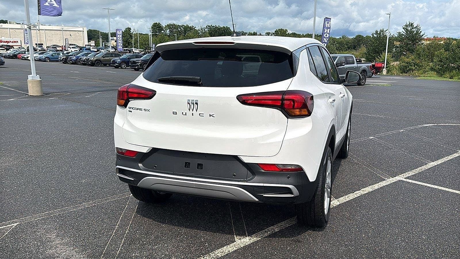 Used 2024 Buick Encore GX Preferred w/ Advanced Technology Package AWD/4WD image 6