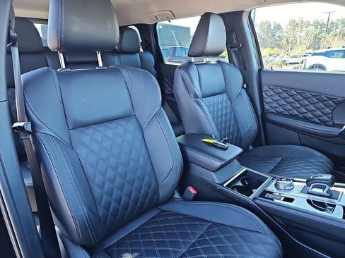 Used 2023 Mitsubishi Outlander SEL image 12