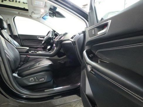 Used 2017 Ford Edge Titanium w/ Equipment Group 302A AWD/4WD image 10