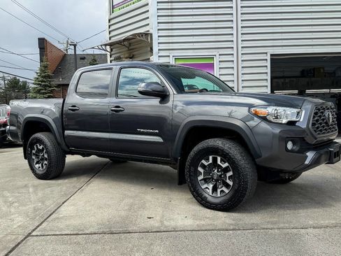 Used 2023 Toyota Tacoma TRD Off-Road image 2