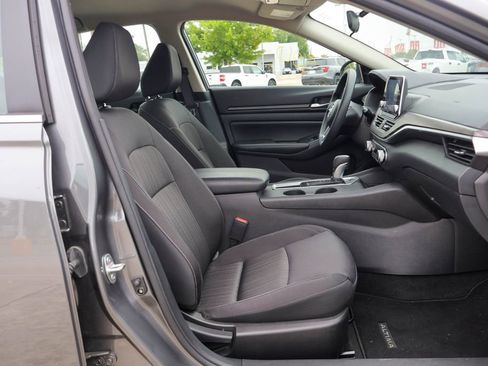 Used 2025 Nissan Altima 2.5 SV FWD image 10