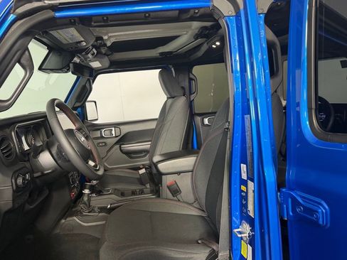 Used 2024 Jeep Wrangler Unlimited Rubicon w/ Capability Package image 24