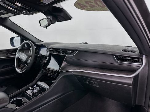 Certified 2024 Jeep Grand Cherokee Limited image 40