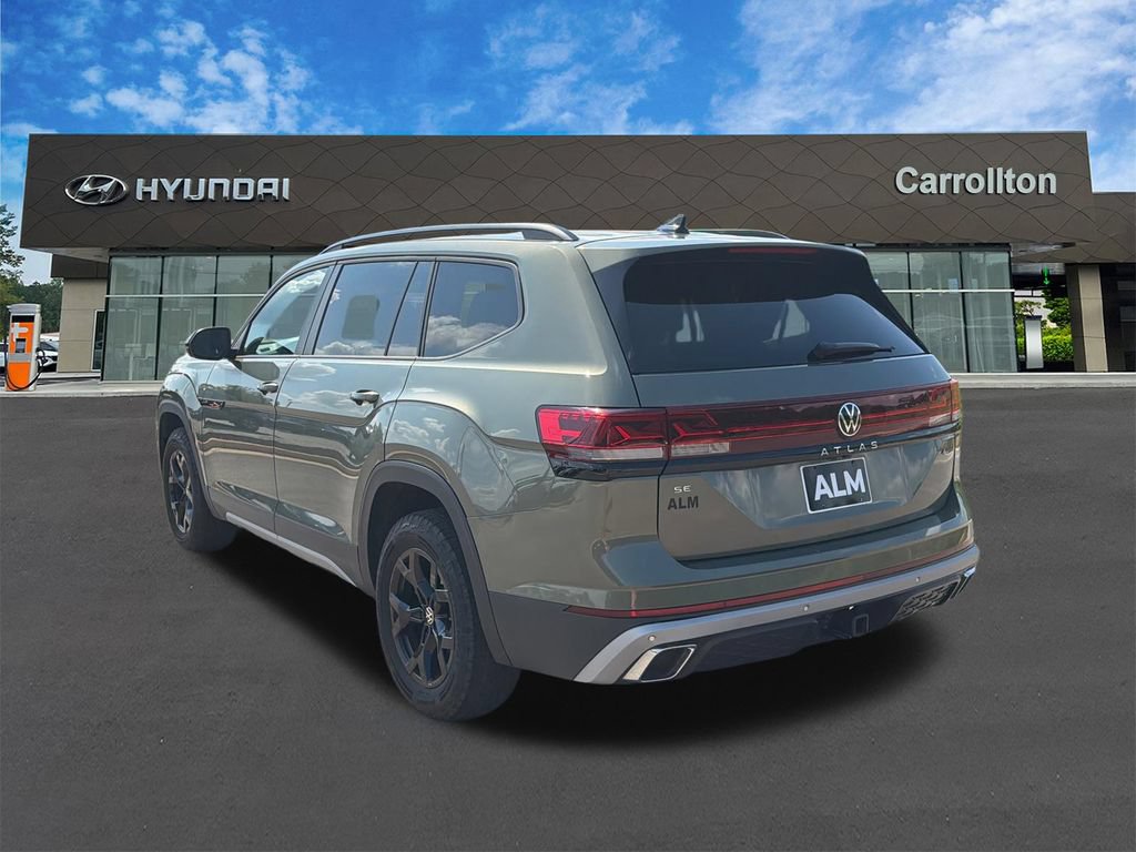 Used 2025 Volkswagen Atlas Peak Edition SE AWD/4WD image 7
