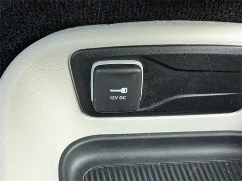 Certified 2024 Chrysler Pacifica Touring-L image 22