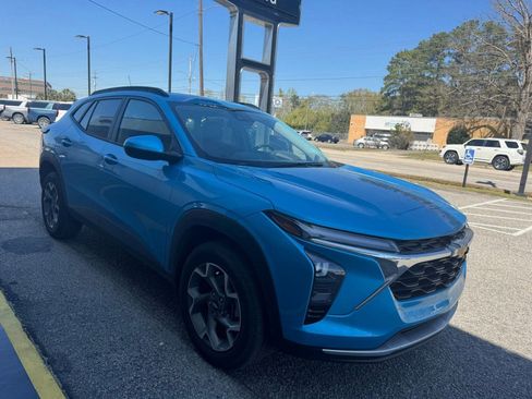 Used 2025 Chevrolet Trax LT w/ Driver Confidence Package image 5