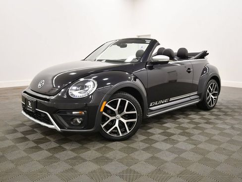 Used 2018 Volkswagen Beetle 2.0T Dune FWD image 3